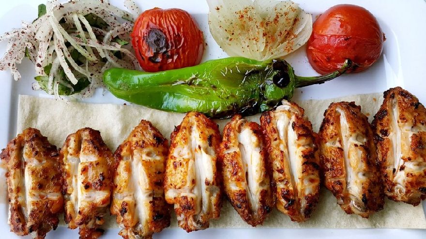 Leckeren und saftigen Döner sowie türkisches Essen mit Lieferservice bei Restaurant Köz Sultan Kebap in Buchholz in der Nordheide.